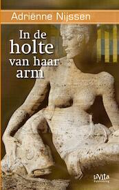 In de holte van haar arm - Adriënne Nijssen (ISBN 9789080872219)